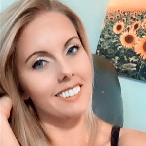 Meet your Posher, Angela